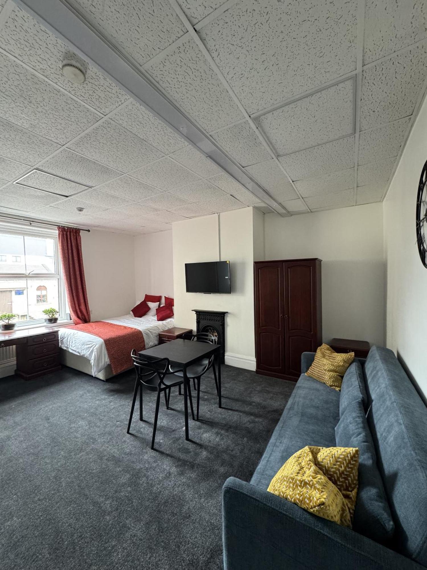 The Wickham Arms Hotel Клекхитон Экстерьер фото